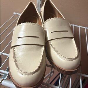 Brand new Lucky Brand cream loafers